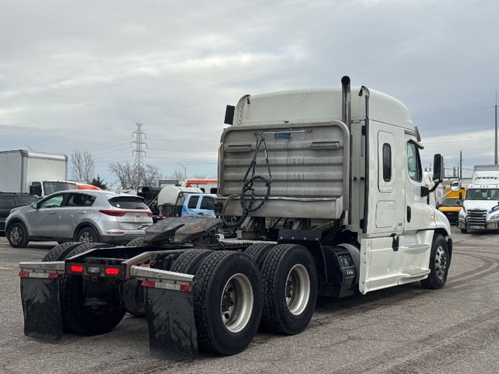 Sleeper Tractor-Heavy Duty Tractors-Freightliner-2019-Cascadia 12564ST-Omaha-NE-742,554\n\t\tmiles-$ 30,000 - Image 7