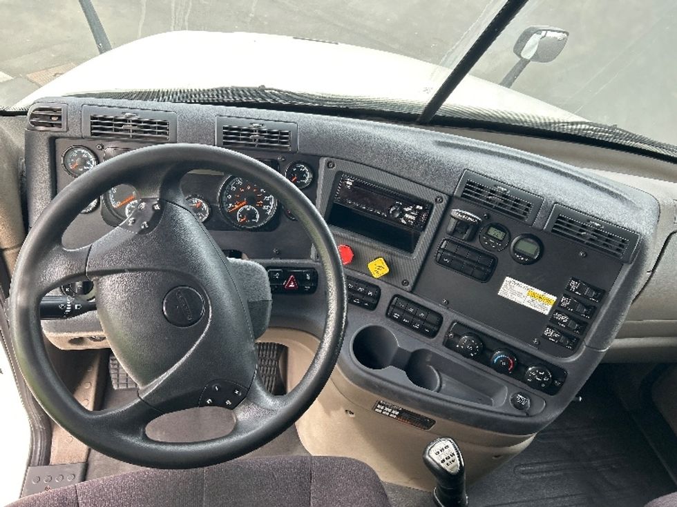 Sleeper Tractor-Heavy Duty Tractors-Freightliner-2019-Cascadia 12564ST-Pasco-WA-615,363\n\t\tmiles-$ 49,750 - Image 11