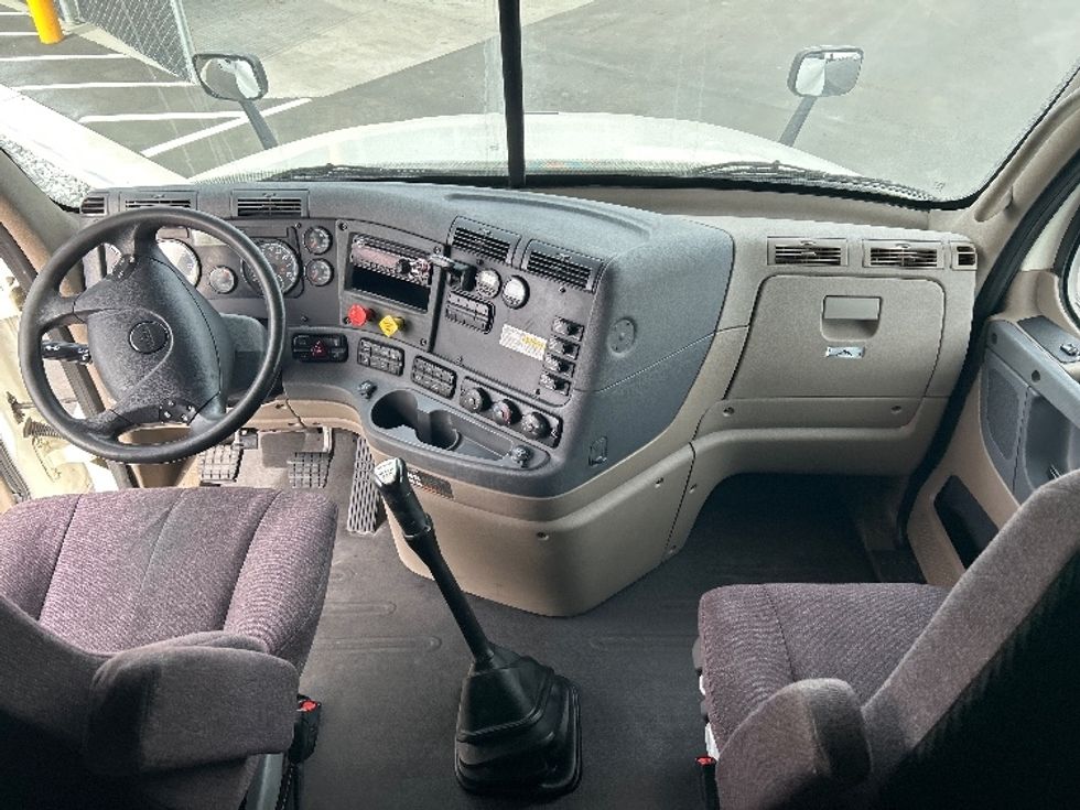 Sleeper Tractor-Heavy Duty Tractors-Freightliner-2019-Cascadia 12564ST-Pasco-WA-615,363\n\t\tmiles-$ 49,750 - Image 12