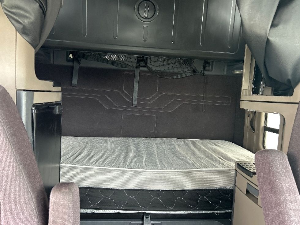 Sleeper Tractor-Heavy Duty Tractors-Freightliner-2019-Cascadia 12564ST-Pasco-WA-615,363\n\t\tmiles-$ 49,750 - Image 16