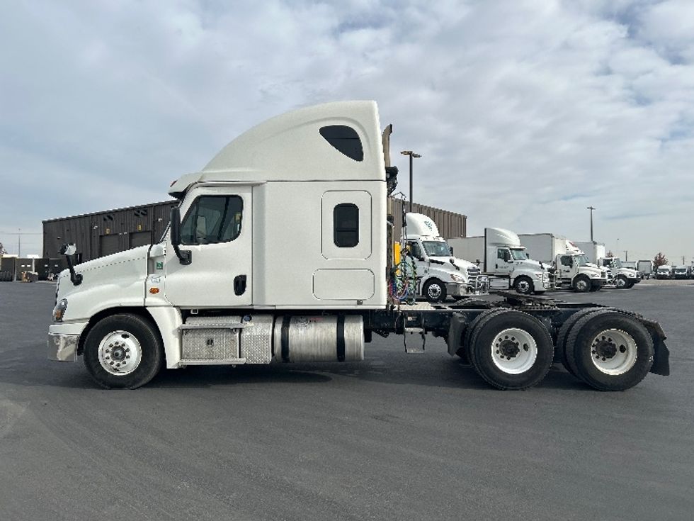 Sleeper Tractor-Heavy Duty Tractors-Freightliner-2019-Cascadia 12564ST-Pasco-WA-615,363\n\t\tmiles-$ 49,750 - Image 4