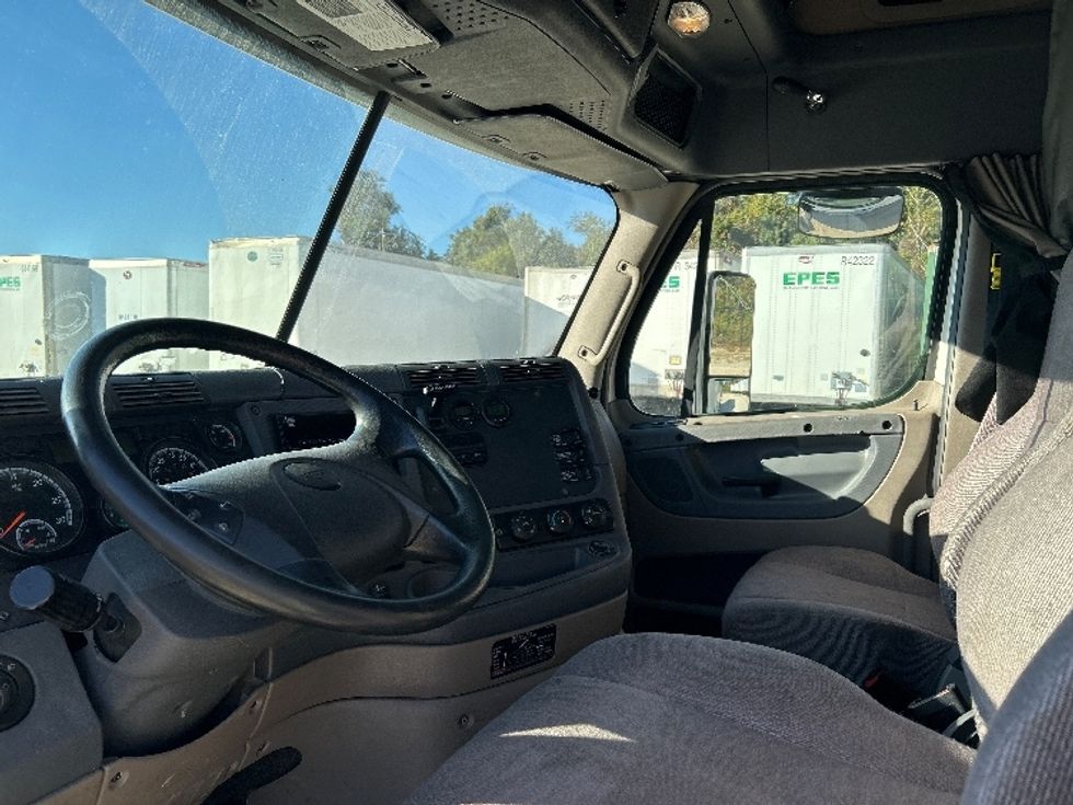 Sleeper Tractor-Heavy Duty Tractors-Freightliner-2019-Cascadia 12564ST-Pensacola-FL-395,636\n\t\tmiles-$ 57,500 - Image 10