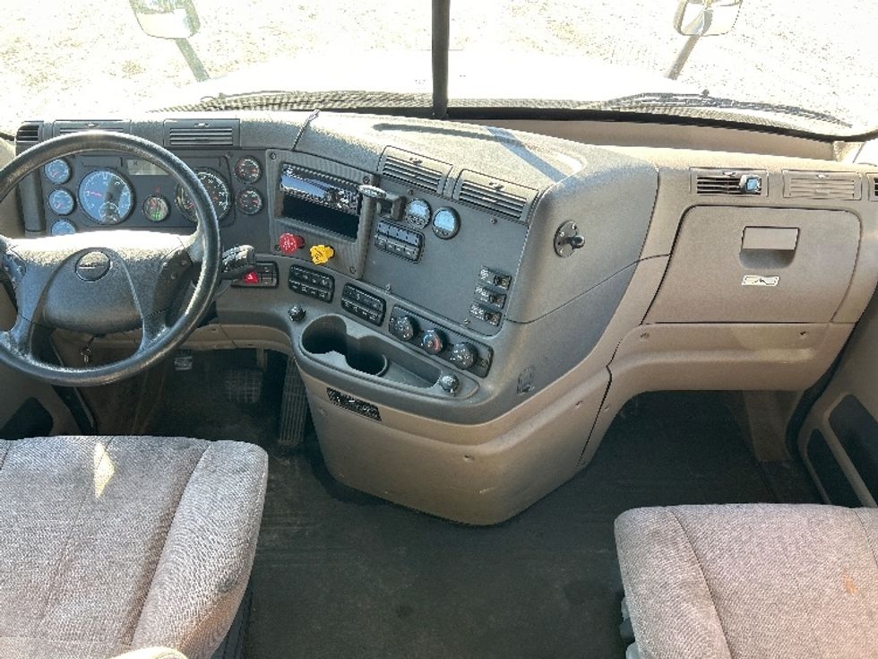 Sleeper Tractor-Heavy Duty Tractors-Freightliner-2019-Cascadia 12564ST-Pensacola-FL-395,636\n\t\tmiles-$ 57,500 - Image 12