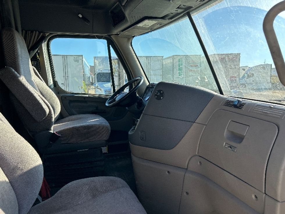 Sleeper Tractor-Heavy Duty Tractors-Freightliner-2019-Cascadia 12564ST-Pensacola-FL-395,636\n\t\tmiles-$ 57,500 - Image 15