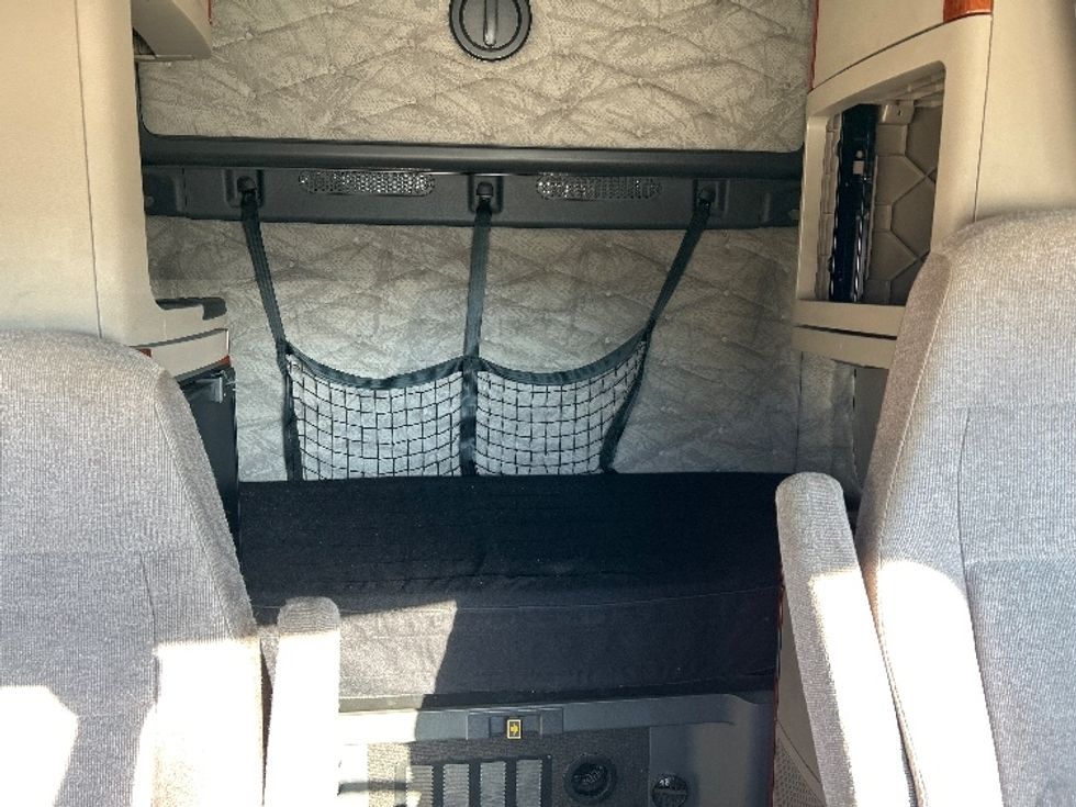 Sleeper Tractor-Heavy Duty Tractors-Freightliner-2019-Cascadia 12564ST-Pensacola-FL-395,636\n\t\tmiles-$ 57,500 - Image 16