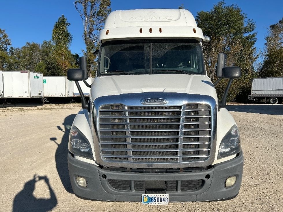 Sleeper Tractor-Heavy Duty Tractors-Freightliner-2019-Cascadia 12564ST-Pensacola-FL-395,636\n\t\tmiles-$ 57,500 - Image 2