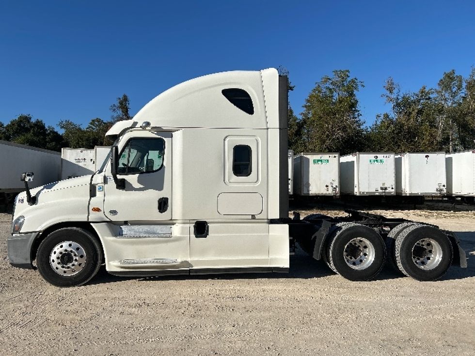 Sleeper Tractor-Heavy Duty Tractors-Freightliner-2019-Cascadia 12564ST-Pensacola-FL-395,636\n\t\tmiles-$ 57,500 - Image 4