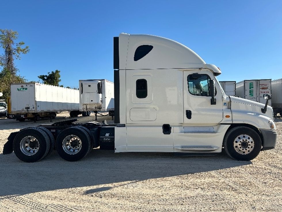 Sleeper Tractor-Heavy Duty Tractors-Freightliner-2019-Cascadia 12564ST-Pensacola-FL-395,636\n\t\tmiles-$ 57,500 - Image 8