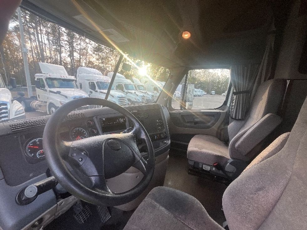 Sleeper Tractor-Heavy Duty Tractors-Freightliner-2019-Cascadia 12564ST-Pensacola-FL-406,192\n\t\tmiles-$ 55,000 - Image 10