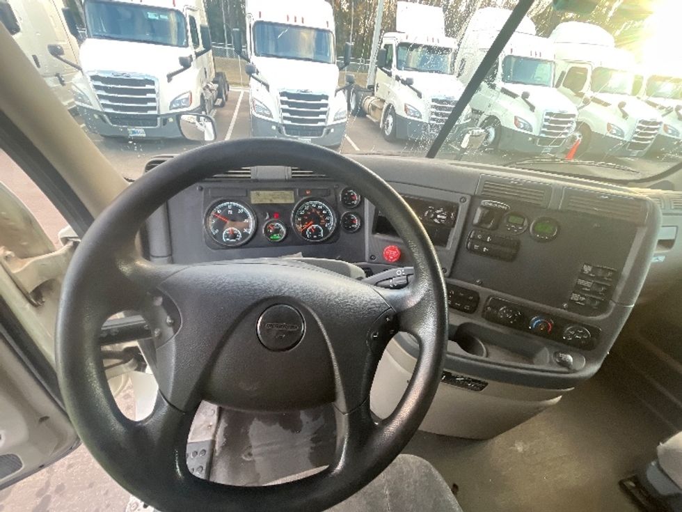 Sleeper Tractor-Heavy Duty Tractors-Freightliner-2019-Cascadia 12564ST-Pensacola-FL-406,192\n\t\tmiles-$ 55,000 - Image 11