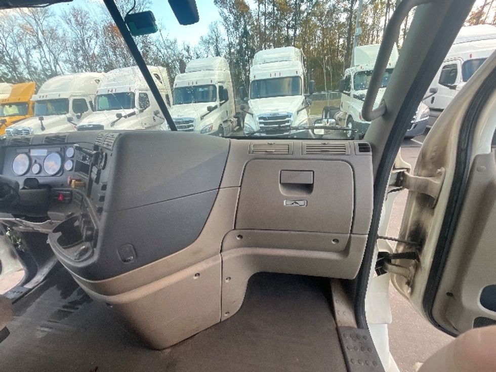 Sleeper Tractor-Heavy Duty Tractors-Freightliner-2019-Cascadia 12564ST-Pensacola-FL-406,192\n\t\tmiles-$ 55,000 - Image 14