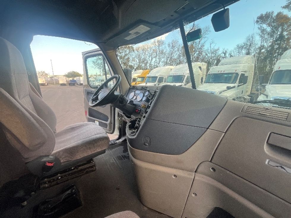 Sleeper Tractor-Heavy Duty Tractors-Freightliner-2019-Cascadia 12564ST-Pensacola-FL-406,192\n\t\tmiles-$ 55,000 - Image 15