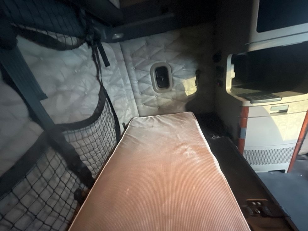 Sleeper Tractor-Heavy Duty Tractors-Freightliner-2019-Cascadia 12564ST-Pensacola-FL-406,192\n\t\tmiles-$ 55,000 - Image 18