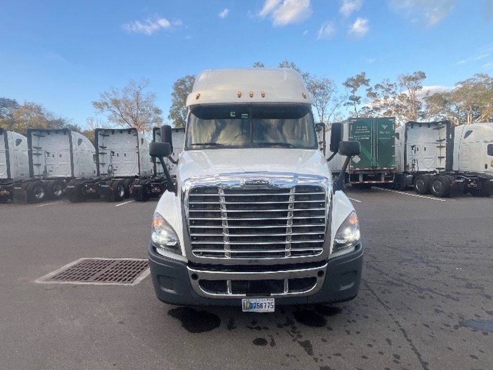 Sleeper Tractor-Heavy Duty Tractors-Freightliner-2019-Cascadia 12564ST-Pensacola-FL-406,192\n\t\tmiles-$ 55,000 - Image 2