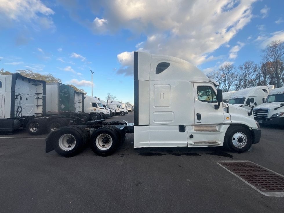 Sleeper Tractor-Heavy Duty Tractors-Freightliner-2019-Cascadia 12564ST-Pensacola-FL-406,192\n\t\tmiles-$ 55,000 - Image 8
