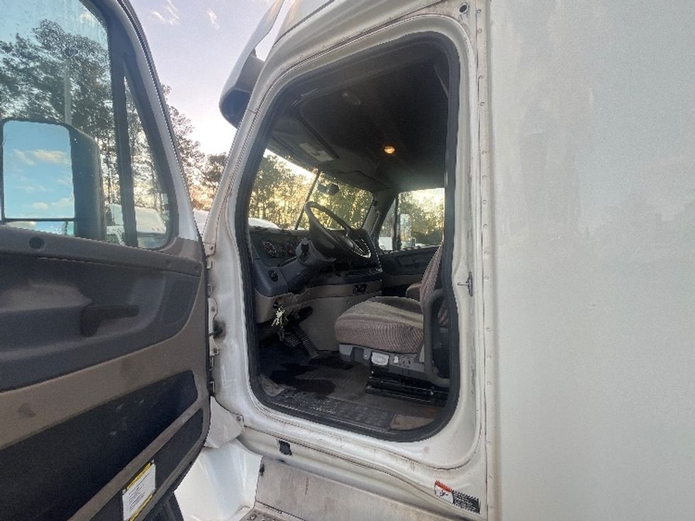 Sleeper Tractor-Heavy Duty Tractors-Freightliner-2019-Cascadia 12564ST-Pensacola-FL-406,192\n\t\tmiles-$ 55,000 - Image 9