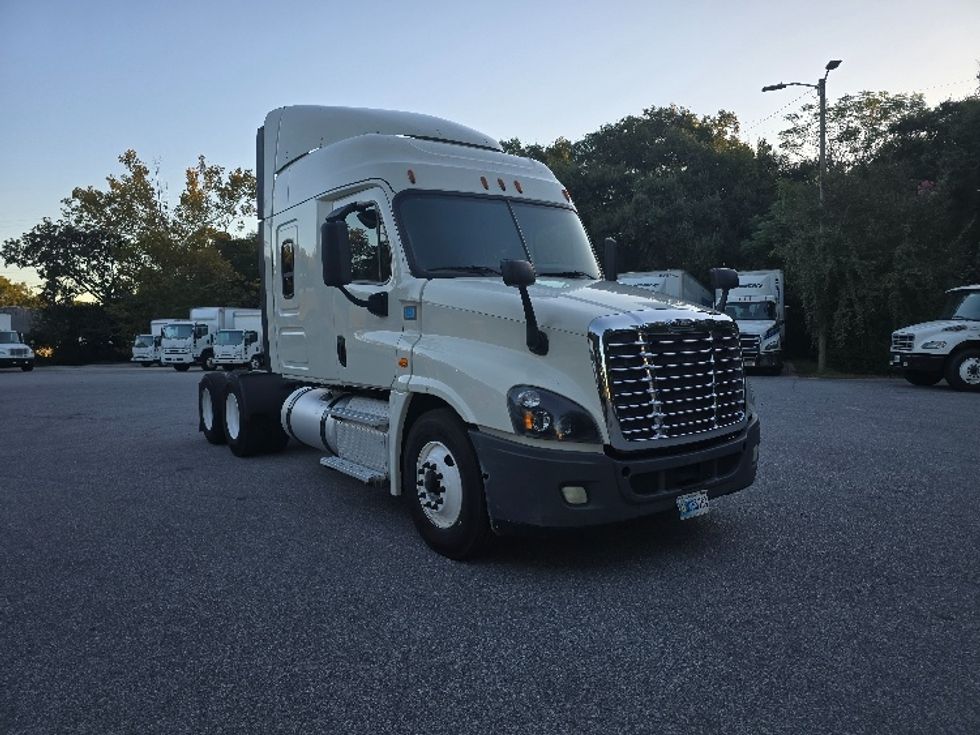 Sleeper Tractor-Heavy Duty Tractors-Freightliner-2019-Cascadia 12564ST-Pensacola-FL-445,126\n\t\tmiles-$ 49,750 - Image 1