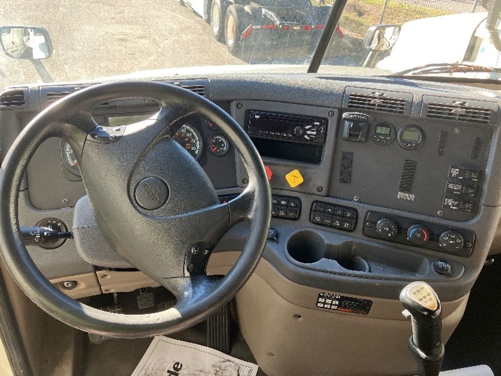 Sleeper Tractor-Heavy Duty Tractors-Freightliner-2019-Cascadia 12564ST-Pensacola-FL-445,126\n\t\tmiles-$ 49,750 - Image 10
