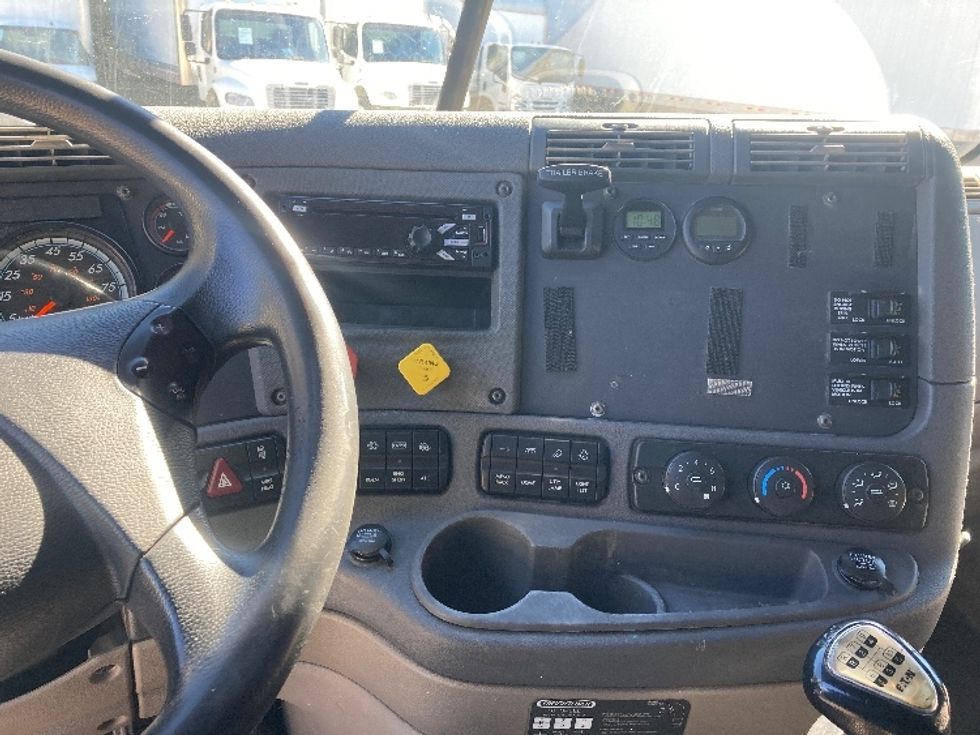 Sleeper Tractor-Heavy Duty Tractors-Freightliner-2019-Cascadia 12564ST-Pensacola-FL-445,126\n\t\tmiles-$ 49,750 - Image 11
