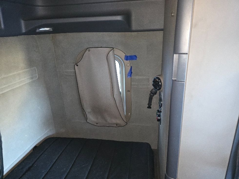 Sleeper Tractor-Heavy Duty Tractors-Freightliner-2019-Cascadia 12564ST-Pensacola-FL-445,126\n\t\tmiles-$ 49,750 - Image 17