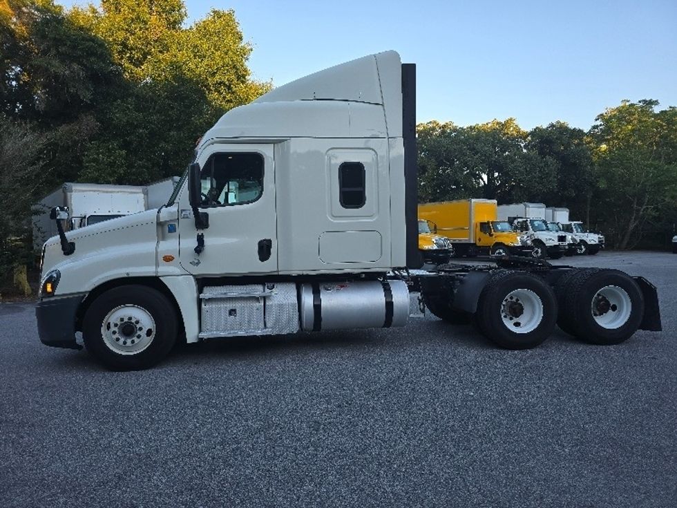 Sleeper Tractor-Heavy Duty Tractors-Freightliner-2019-Cascadia 12564ST-Pensacola-FL-445,126\n\t\tmiles-$ 49,750 - Image 4