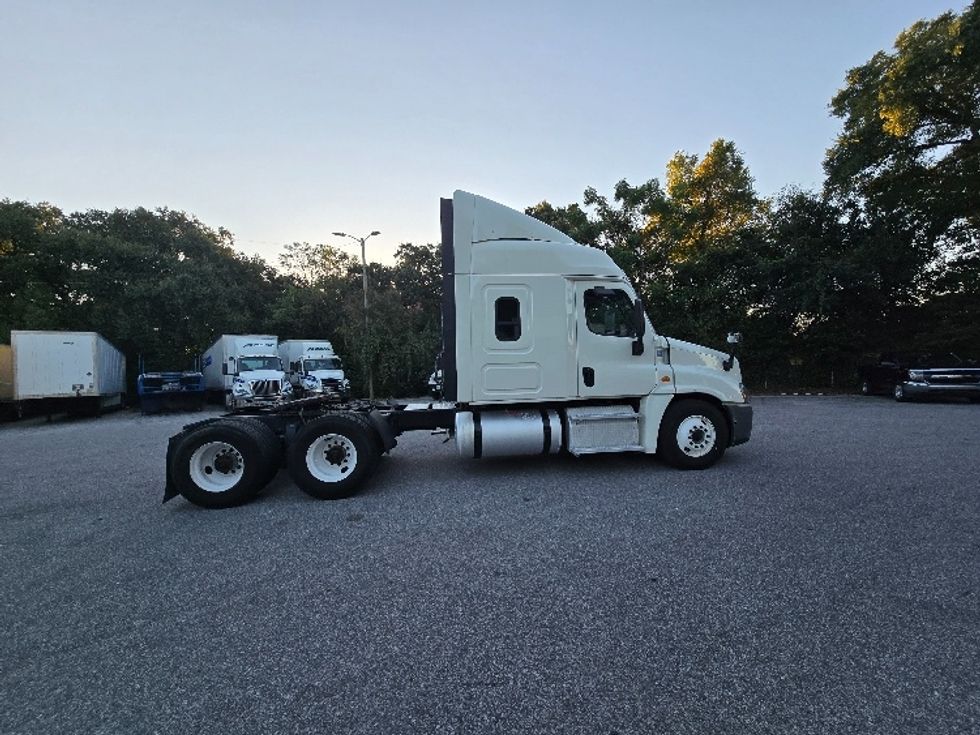 Sleeper Tractor-Heavy Duty Tractors-Freightliner-2019-Cascadia 12564ST-Pensacola-FL-445,126\n\t\tmiles-$ 49,750 - Image 8