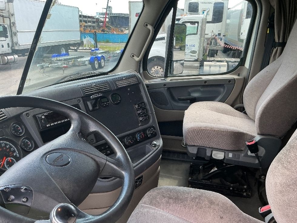 Sleeper Tractor-Heavy Duty Tractors-Freightliner-2019-Cascadia 12564ST-Pensacola-FL-452,540\n\t\tmiles-$ 54,250 - Image 10