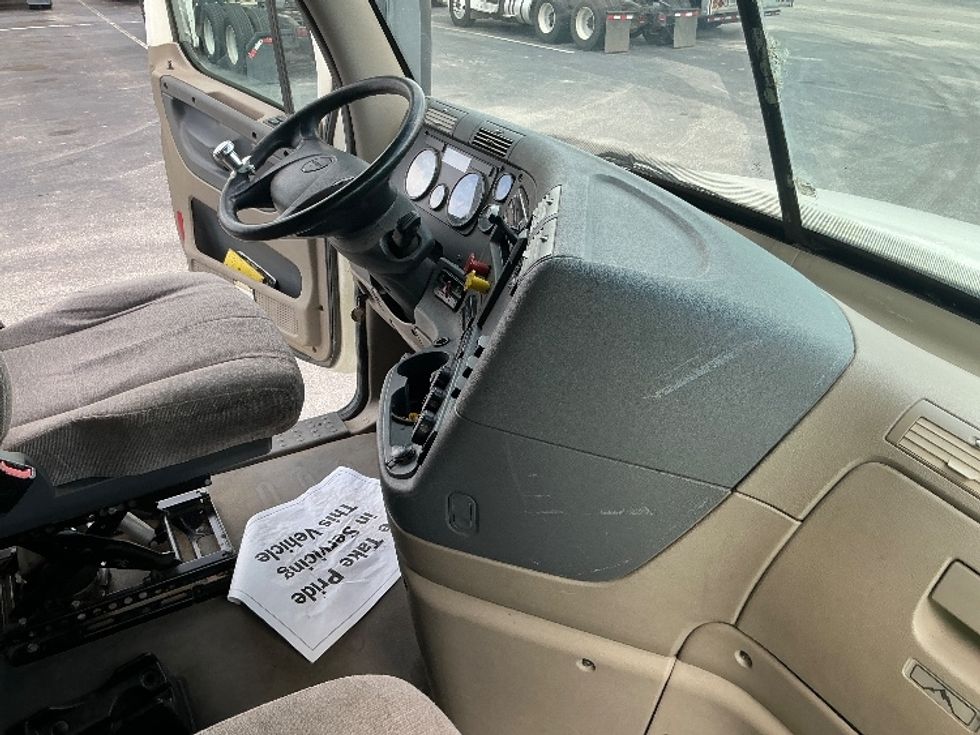 Sleeper Tractor-Heavy Duty Tractors-Freightliner-2019-Cascadia 12564ST-Pensacola-FL-452,540\n\t\tmiles-$ 54,250 - Image 15