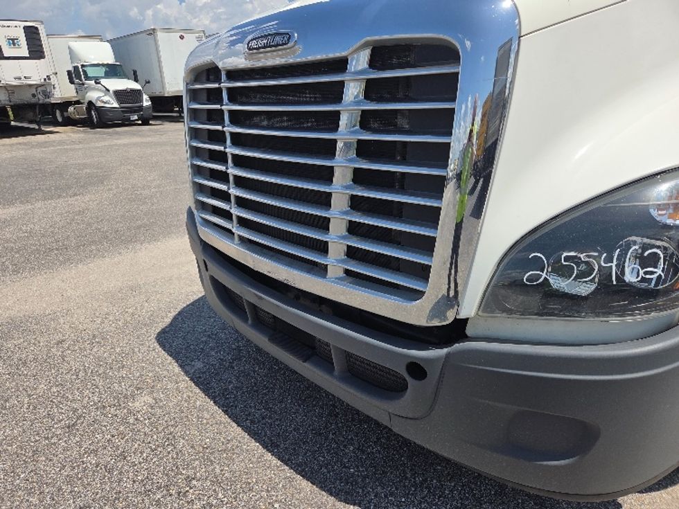 Sleeper Tractor-Heavy Duty Tractors-Freightliner-2019-Cascadia 12564ST-Pensacola-FL-452,540\n\t\tmiles-$ 54,250 - Image 24