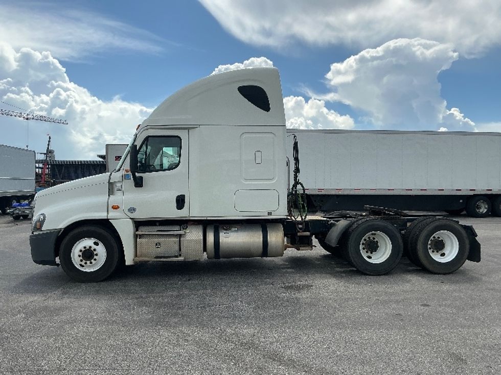 Sleeper Tractor-Heavy Duty Tractors-Freightliner-2019-Cascadia 12564ST-Pensacola-FL-452,540\n\t\tmiles-$ 54,250 - Image 4