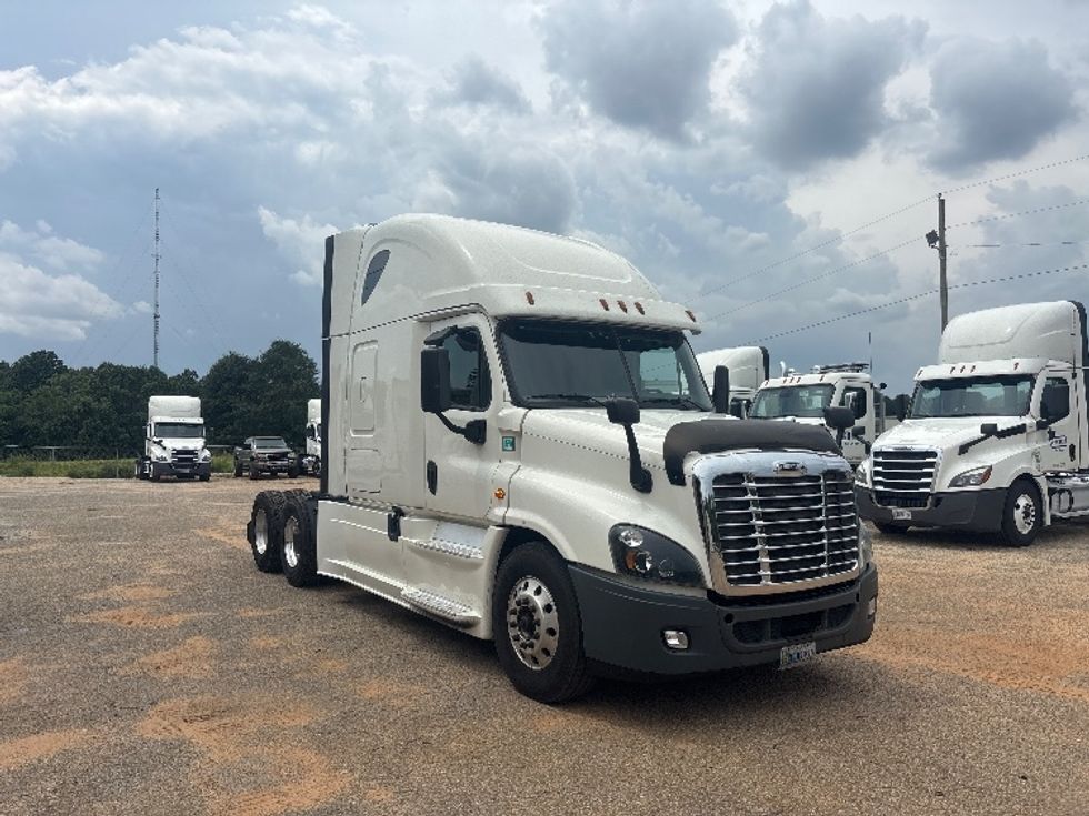 Sleeper Tractor-Heavy Duty Tractors-Freightliner-2019-Cascadia 12564ST-Pensacola-FL-744,350\n\t\tmiles-$ 43,250 - Image 1