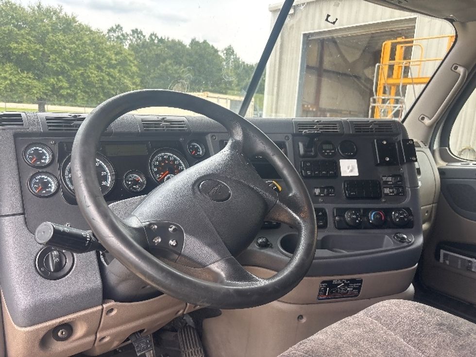 Sleeper Tractor-Heavy Duty Tractors-Freightliner-2019-Cascadia 12564ST-Pensacola-FL-744,350\n\t\tmiles-$ 43,250 - Image 10