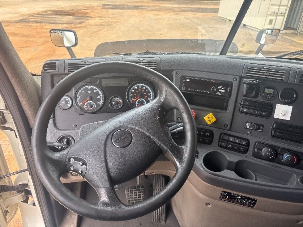 Sleeper Tractor-Heavy Duty Tractors-Freightliner-2019-Cascadia 12564ST-Pensacola-FL-744,350\n\t\tmiles-$ 43,250 - Image 11