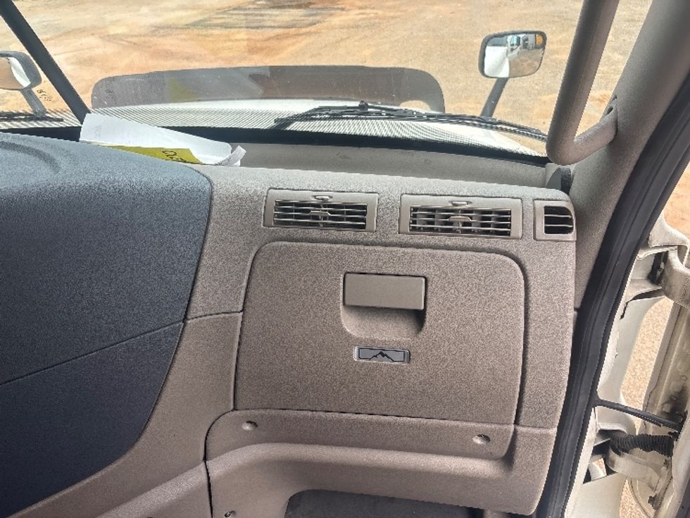 Sleeper Tractor-Heavy Duty Tractors-Freightliner-2019-Cascadia 12564ST-Pensacola-FL-744,350\n\t\tmiles-$ 43,250 - Image 14