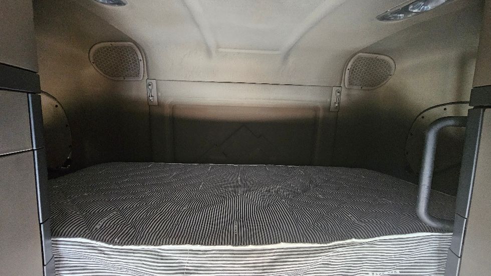 Sleeper Tractor-Heavy Duty Tractors-Freightliner-2019-Cascadia 12564ST-Pensacola-FL-744,350\n\t\tmiles-$ 43,250 - Image 16