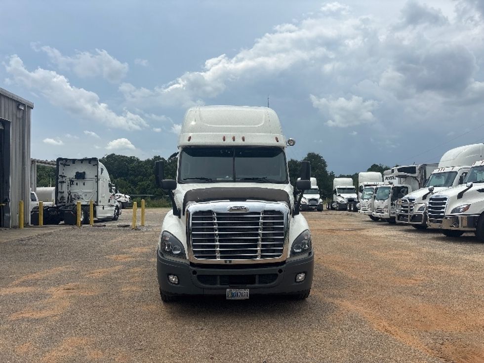 Sleeper Tractor-Heavy Duty Tractors-Freightliner-2019-Cascadia 12564ST-Pensacola-FL-744,350\n\t\tmiles-$ 43,250 - Image 2
