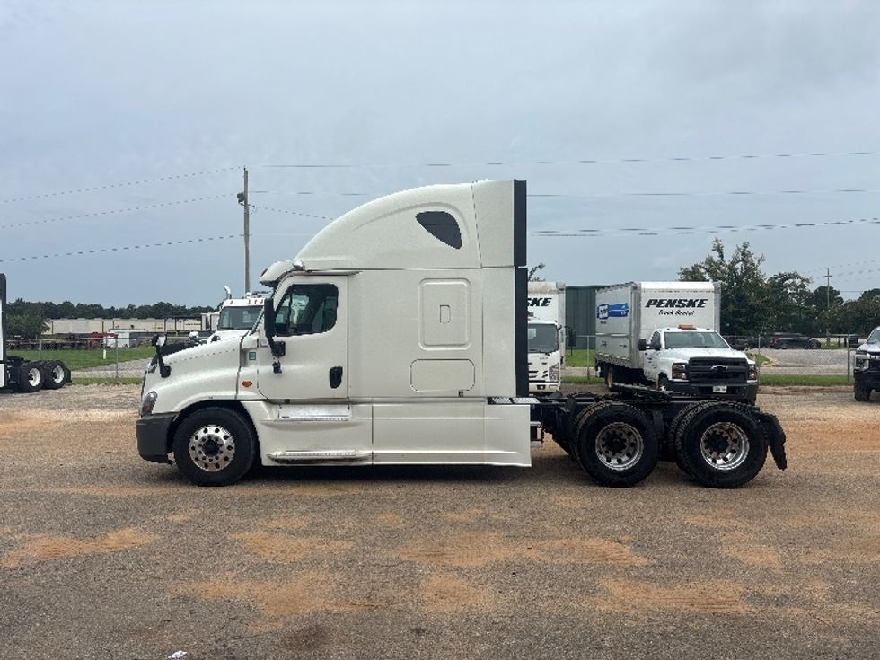 Sleeper Tractor-Heavy Duty Tractors-Freightliner-2019-Cascadia 12564ST-Pensacola-FL-744,350\n\t\tmiles-$ 43,250 - Image 4