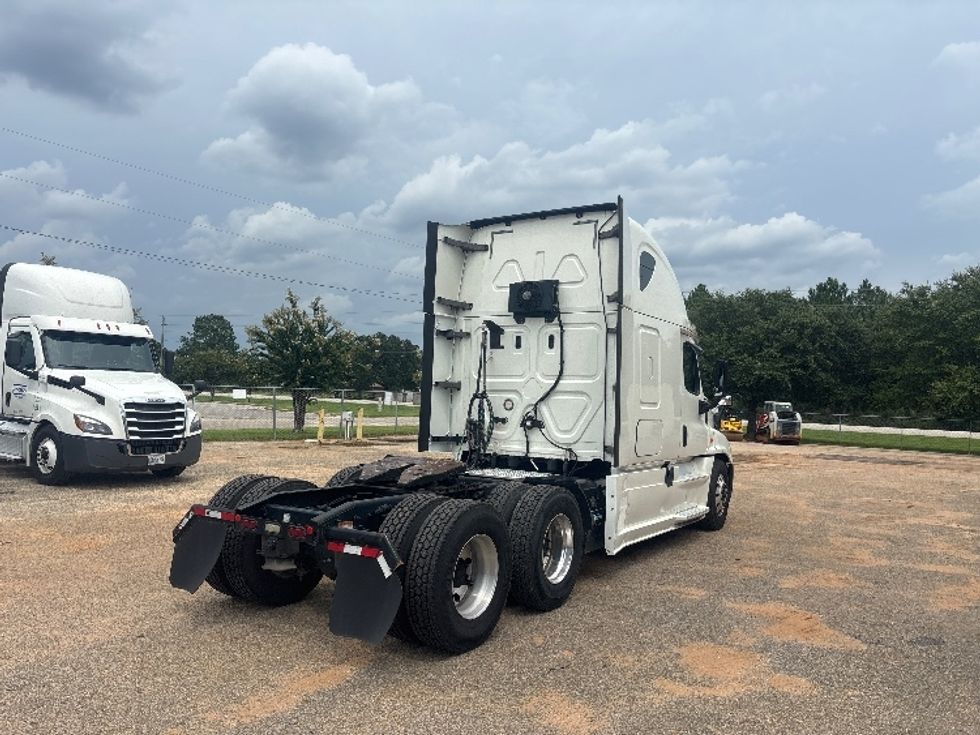 Sleeper Tractor-Heavy Duty Tractors-Freightliner-2019-Cascadia 12564ST-Pensacola-FL-744,350\n\t\tmiles-$ 43,250 - Image 7