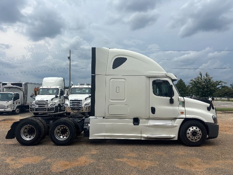 Sleeper Tractor-Heavy Duty Tractors-Freightliner-2019-Cascadia 12564ST-Pensacola-FL-744,350\n\t\tmiles-$ 43,250 - Image 8