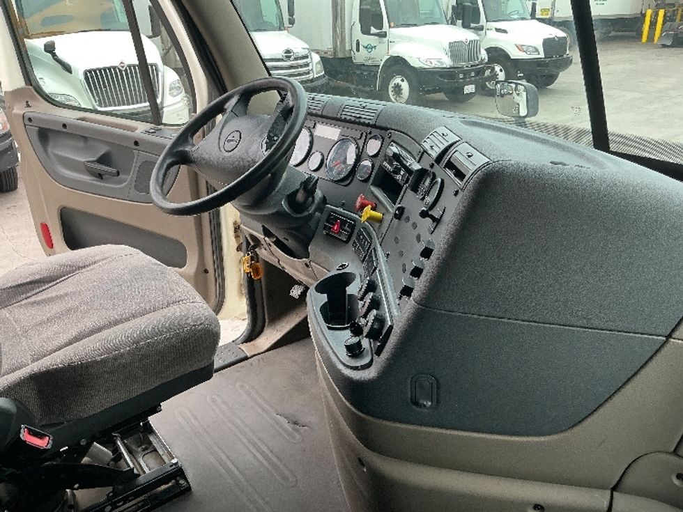 Sleeper Tractor-Heavy Duty Tractors-Freightliner-2019-Cascadia 12564ST-Phoenix-AZ-456,399\n\t\tmiles-$ 57,500 - Image 15