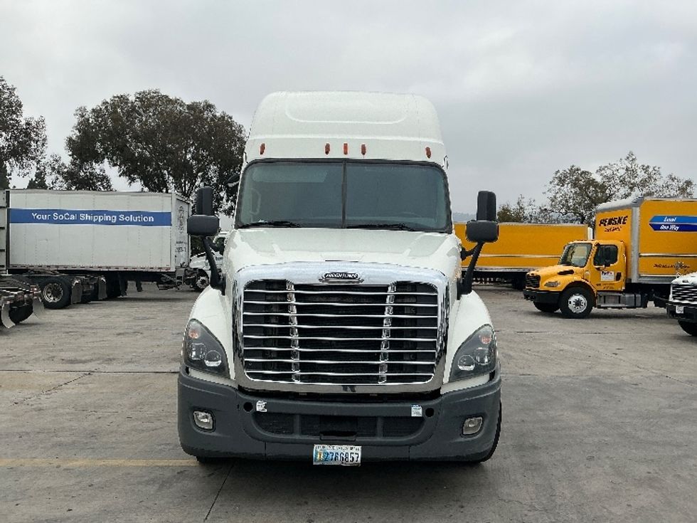 Sleeper Tractor-Heavy Duty Tractors-Freightliner-2019-Cascadia 12564ST-Phoenix-AZ-456,399\n\t\tmiles-$ 57,500 - Image 2