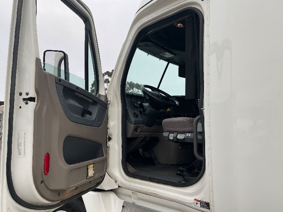 Sleeper Tractor-Heavy Duty Tractors-Freightliner-2019-Cascadia 12564ST-Phoenix-AZ-456,399\n\t\tmiles-$ 57,500 - Image 9