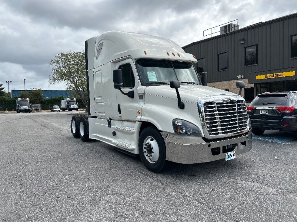 Sleeper Tractor-Heavy Duty Tractors-Freightliner-2019-Cascadia 12564ST-Prince George-VA-502,371\n\t\tmiles-$ 54,500 - Image 1