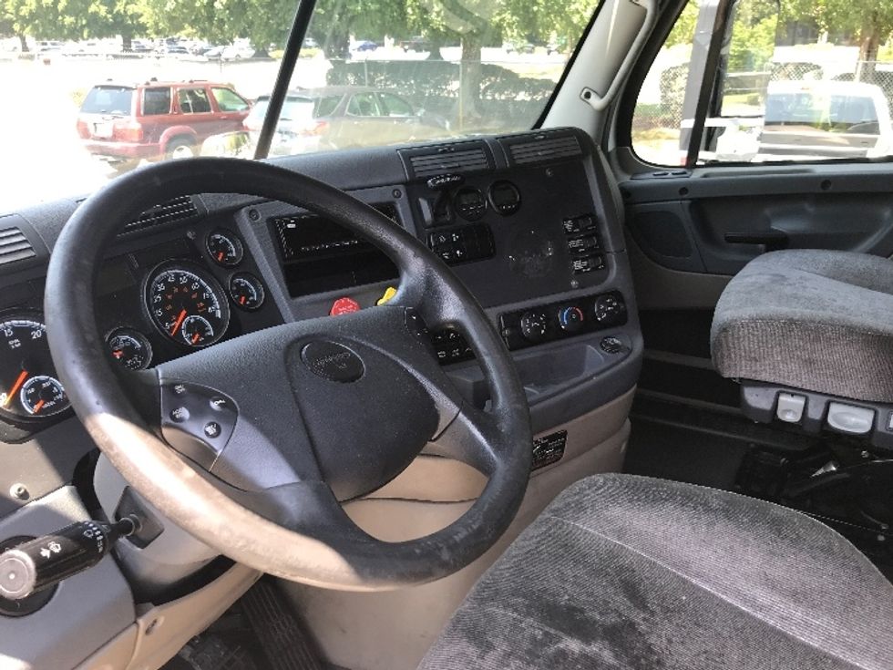 Sleeper Tractor-Heavy Duty Tractors-Freightliner-2019-Cascadia 12564ST-Prince George-VA-502,371\n\t\tmiles-$ 54,500 - Image 10