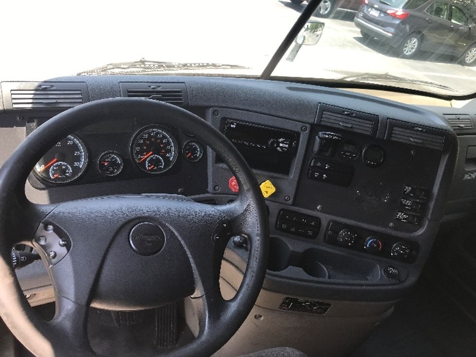 Sleeper Tractor-Heavy Duty Tractors-Freightliner-2019-Cascadia 12564ST-Prince George-VA-502,371\n\t\tmiles-$ 54,500 - Image 11