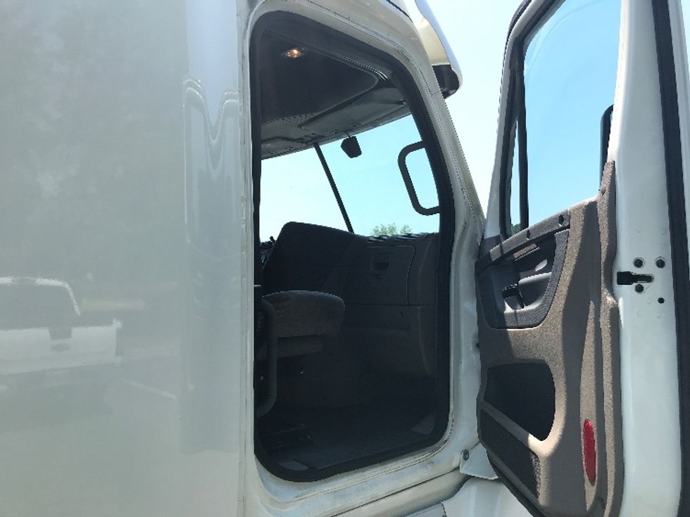 Sleeper Tractor-Heavy Duty Tractors-Freightliner-2019-Cascadia 12564ST-Prince George-VA-502,371\n\t\tmiles-$ 54,500 - Image 13
