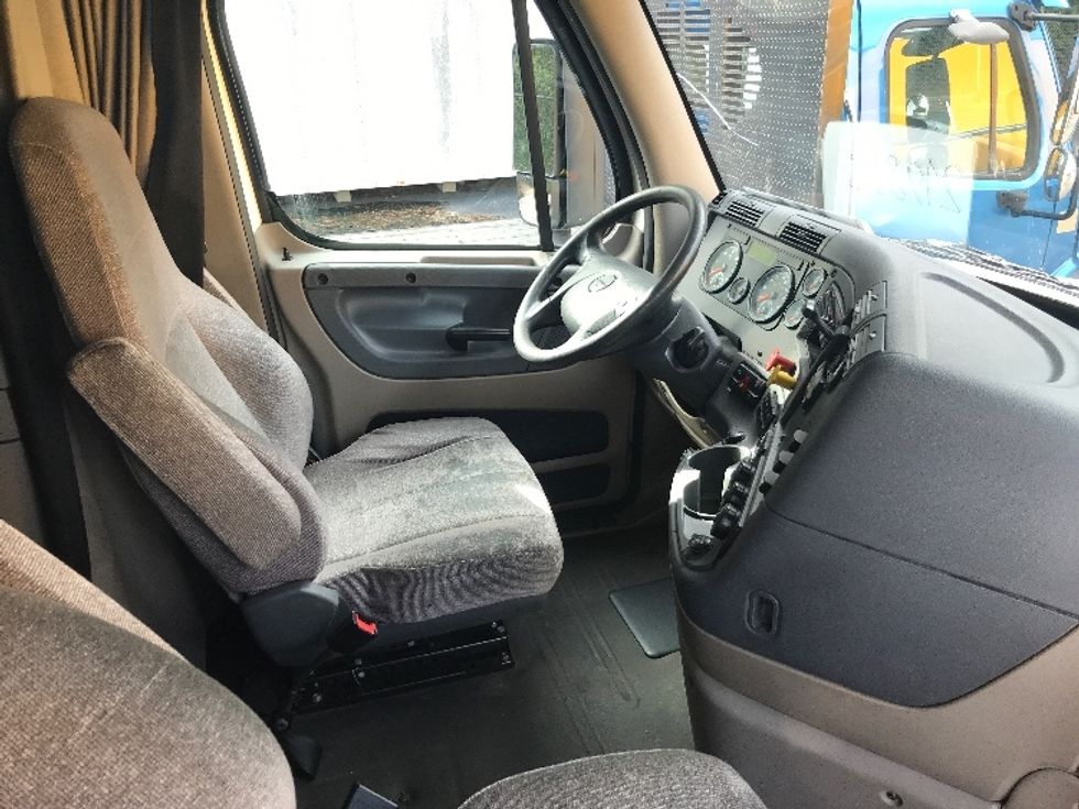 Sleeper Tractor-Heavy Duty Tractors-Freightliner-2019-Cascadia 12564ST-Prince George-VA-502,371\n\t\tmiles-$ 54,500 - Image 15