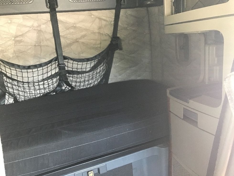 Sleeper Tractor-Heavy Duty Tractors-Freightliner-2019-Cascadia 12564ST-Prince George-VA-502,371\n\t\tmiles-$ 54,500 - Image 17