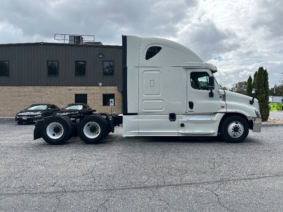 Sleeper Tractor-Heavy Duty Tractors-Freightliner-2019-Cascadia 12564ST-Prince George-VA-502,371\n\t\tmiles-$ 54,500 - Image 8