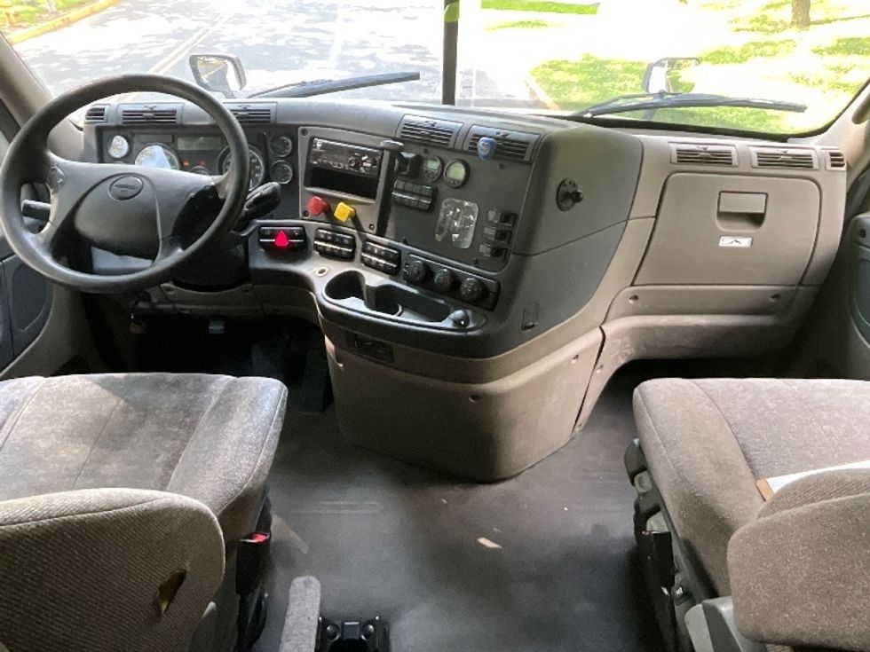Sleeper Tractor-Heavy Duty Tractors-Freightliner-2019-Cascadia 12564ST-Reading-PA-567,890\n\t\tmiles-$ 48,250 - Image 12
